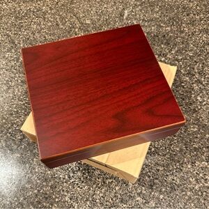 Thompson Wooden Cigar Box 20 Count Humidor Display/Storage in Deep Cherry Red